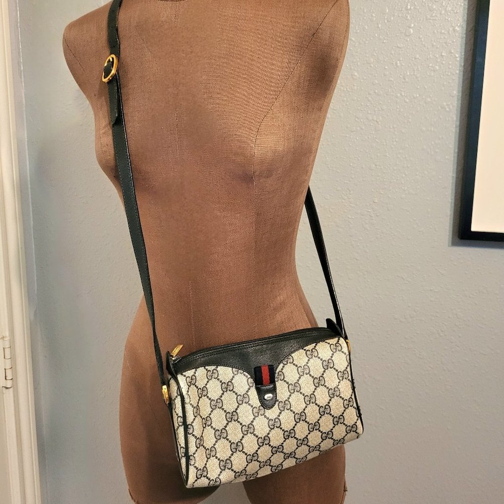 Gucci Vintage Logo Crossbody/Shoulder Bag Gem